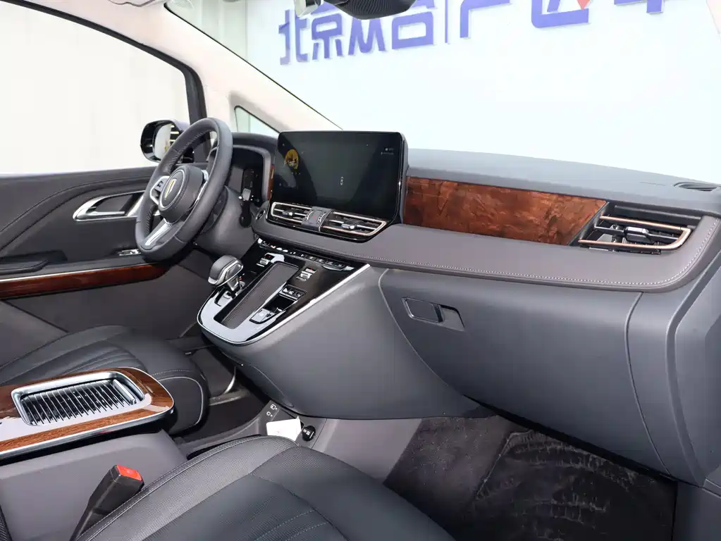 Hongqi Hongqi HQ9 PHEV — миниатюра 13