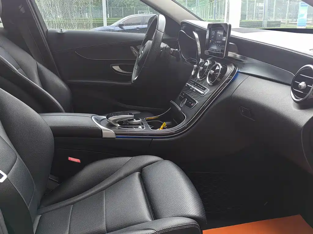 Mercedes-Benz C-Class — миниатюра 13