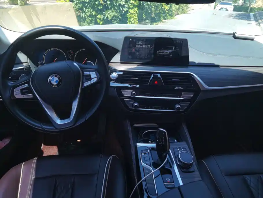 BMW 5 Series — миниатюра 12