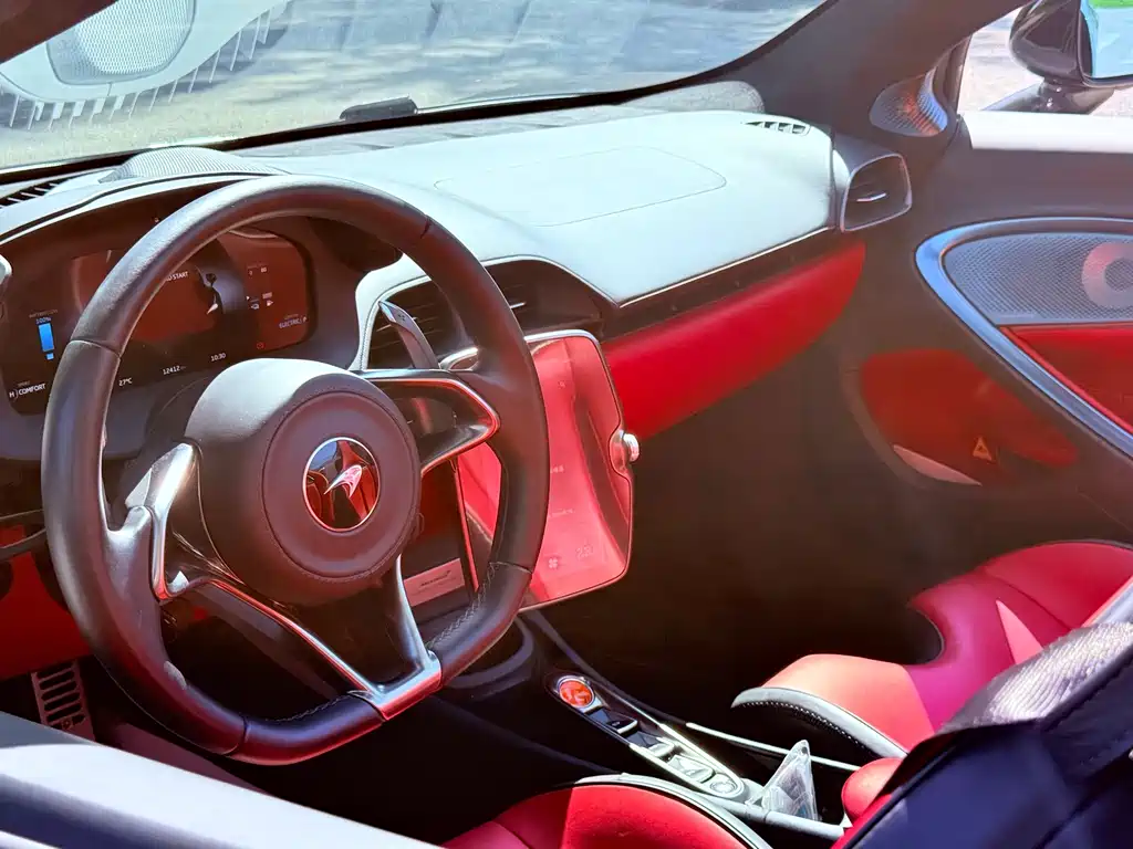 McLaren Artura — миниатюра 6