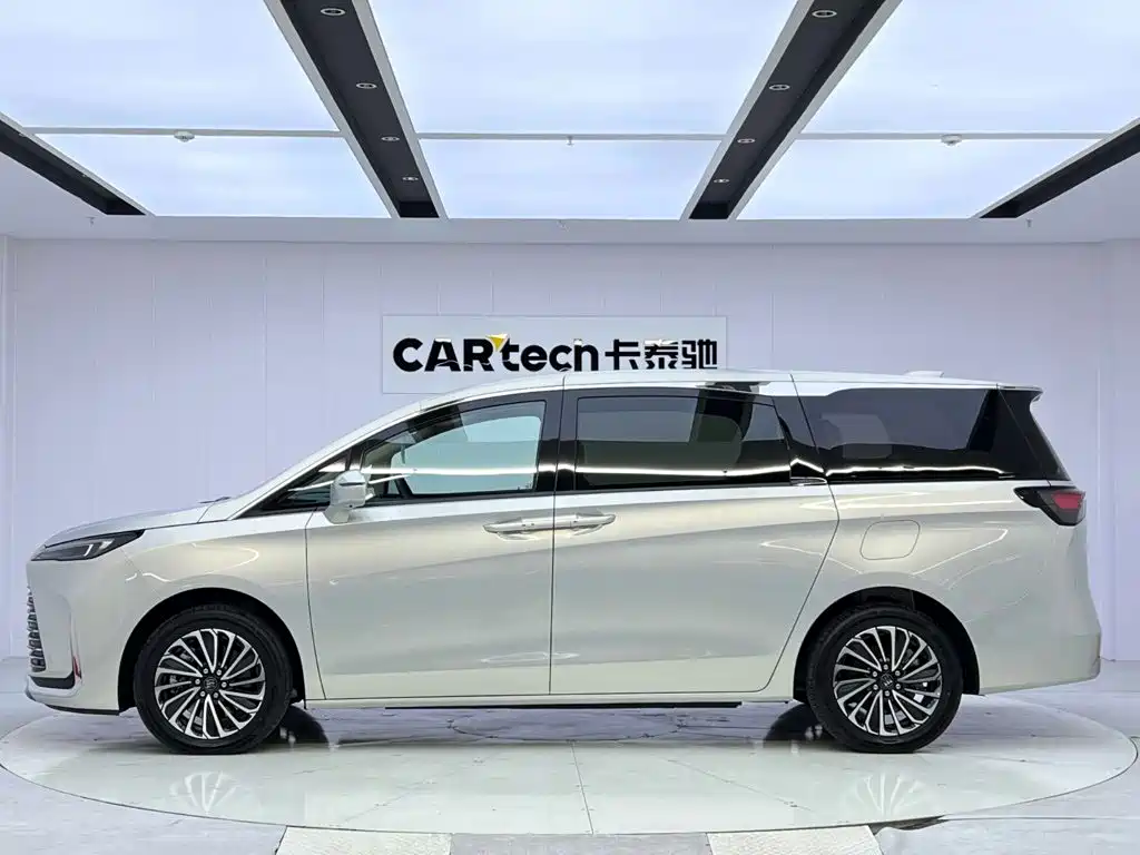 Buick GL8 Hybrid — миниатюра 2