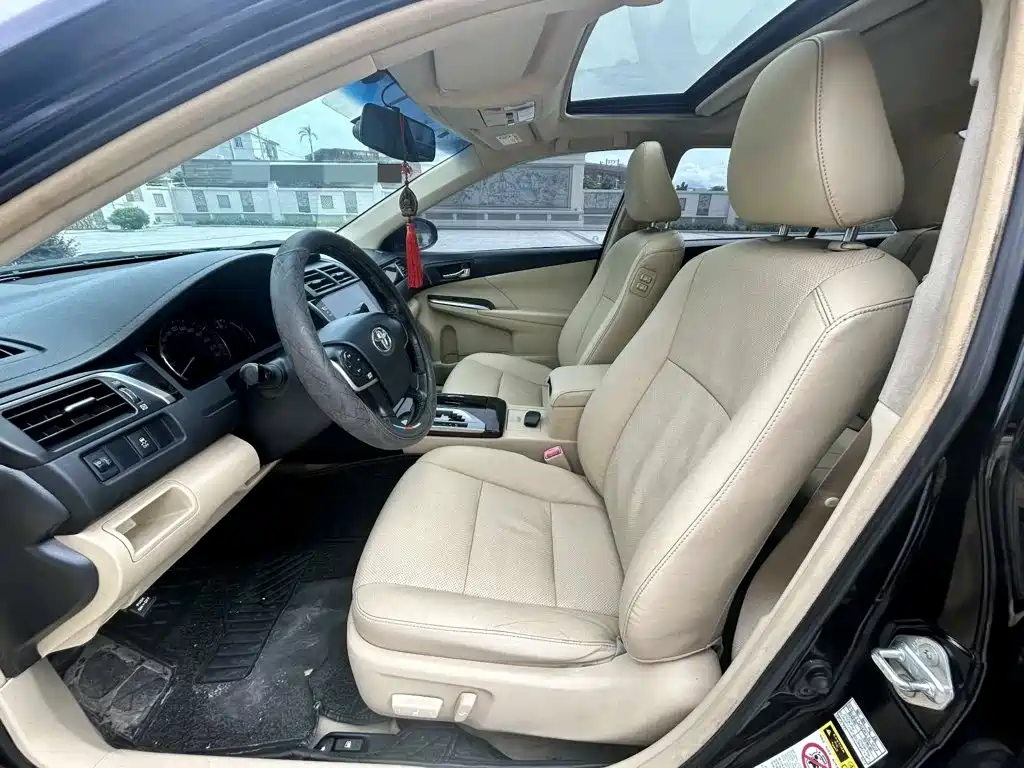 Toyota Camry — миниатюра 8