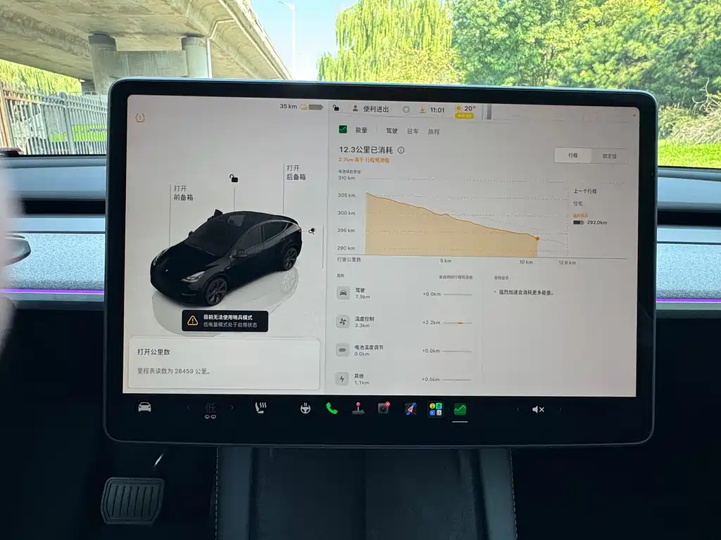 Tesla Model Y — миниатюра 9