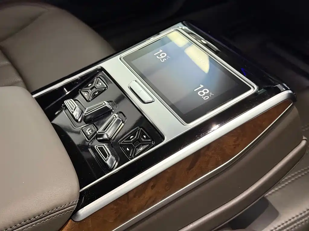 Audi A8 — миниатюра 11