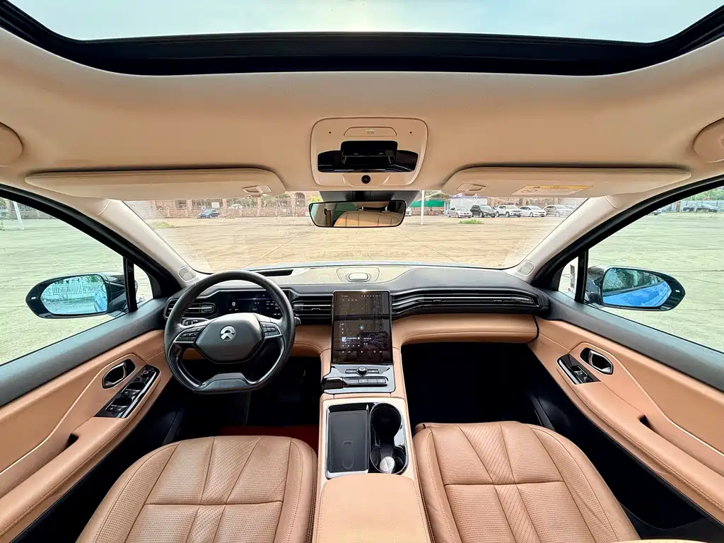 NIO ES8 2020 415KM мест