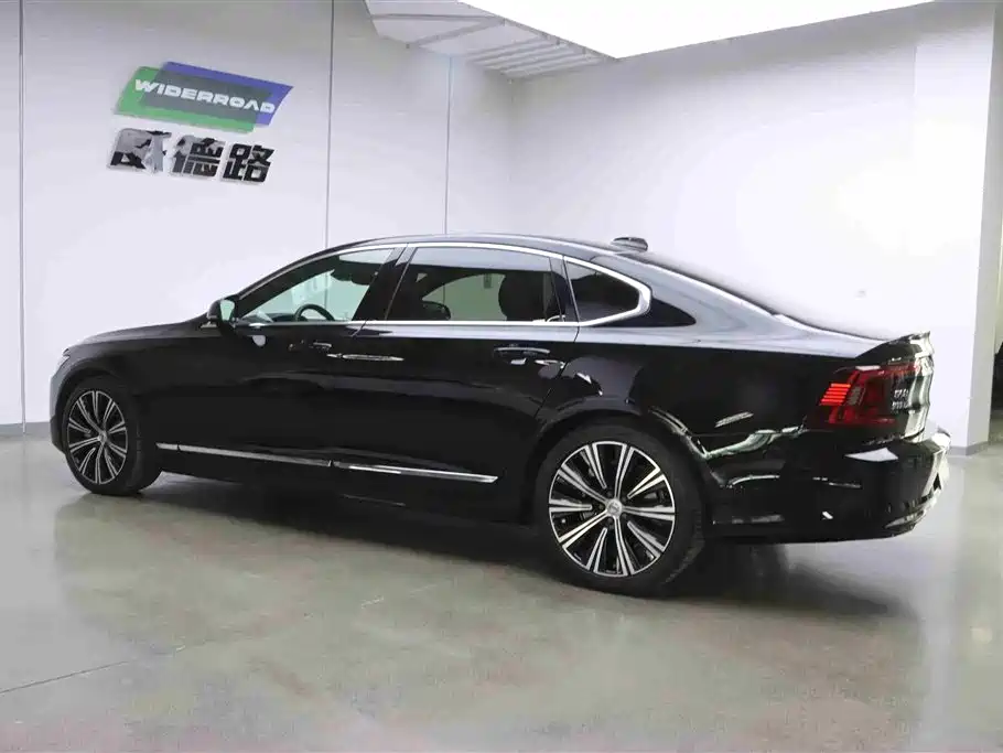 Volvo S90 2024 B5 Luxury