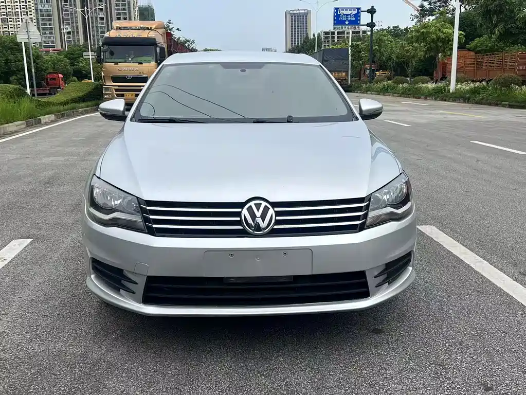 Volkswagen Bora 2015 1.6L MT Fashion