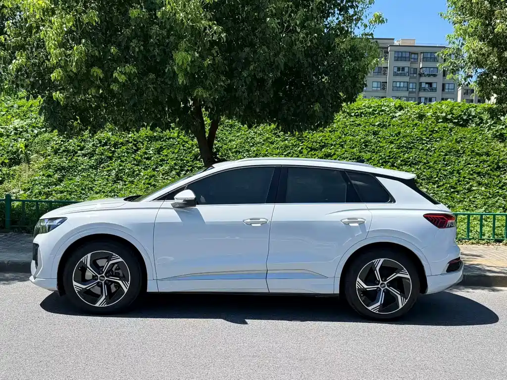 Audi Q4 e-tron — миниатюра 3