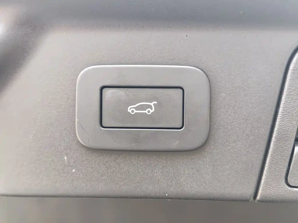 Land Rover Velar — миниатюра 9