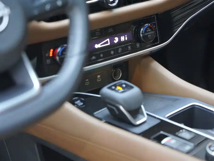 NISSAN EXPLORING THE LAND