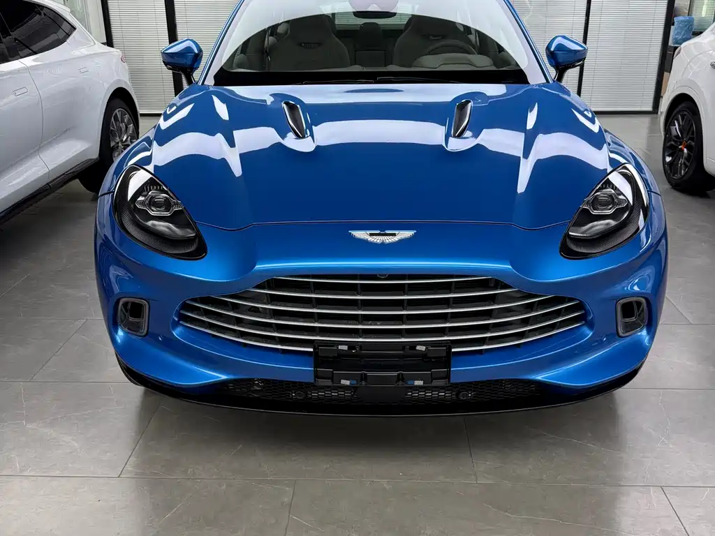 Aston Martin DBX 2024 4.0T V8
