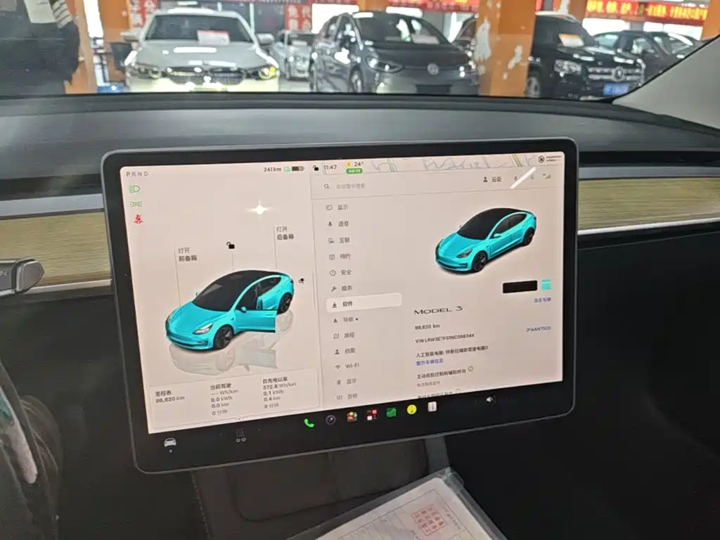Tesla Model 3 — миниатюра 13