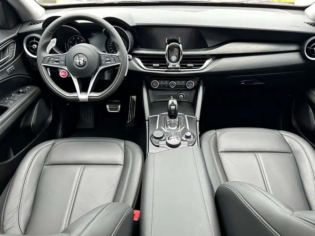 Alfa Romeo Stelvio — миниатюра 18