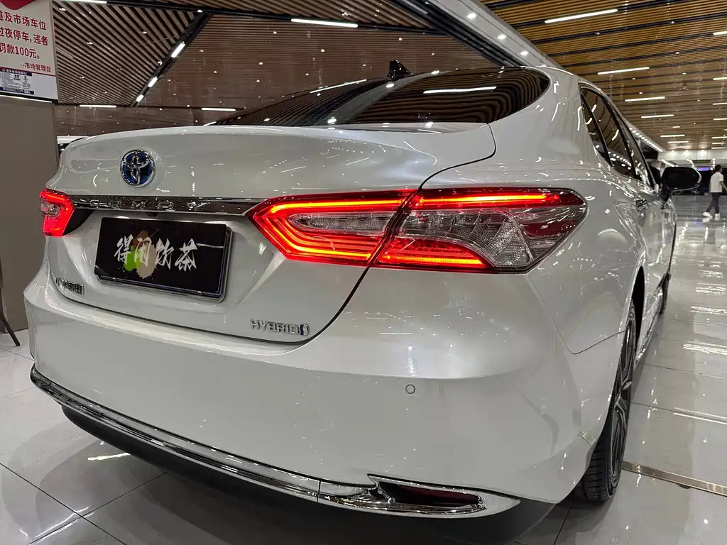 Toyota Camry — миниатюра 20
