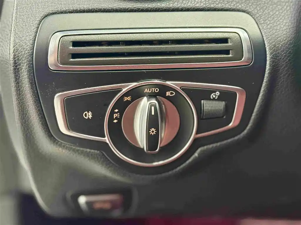 Mercedes-Benz C-Class — миниатюра 12