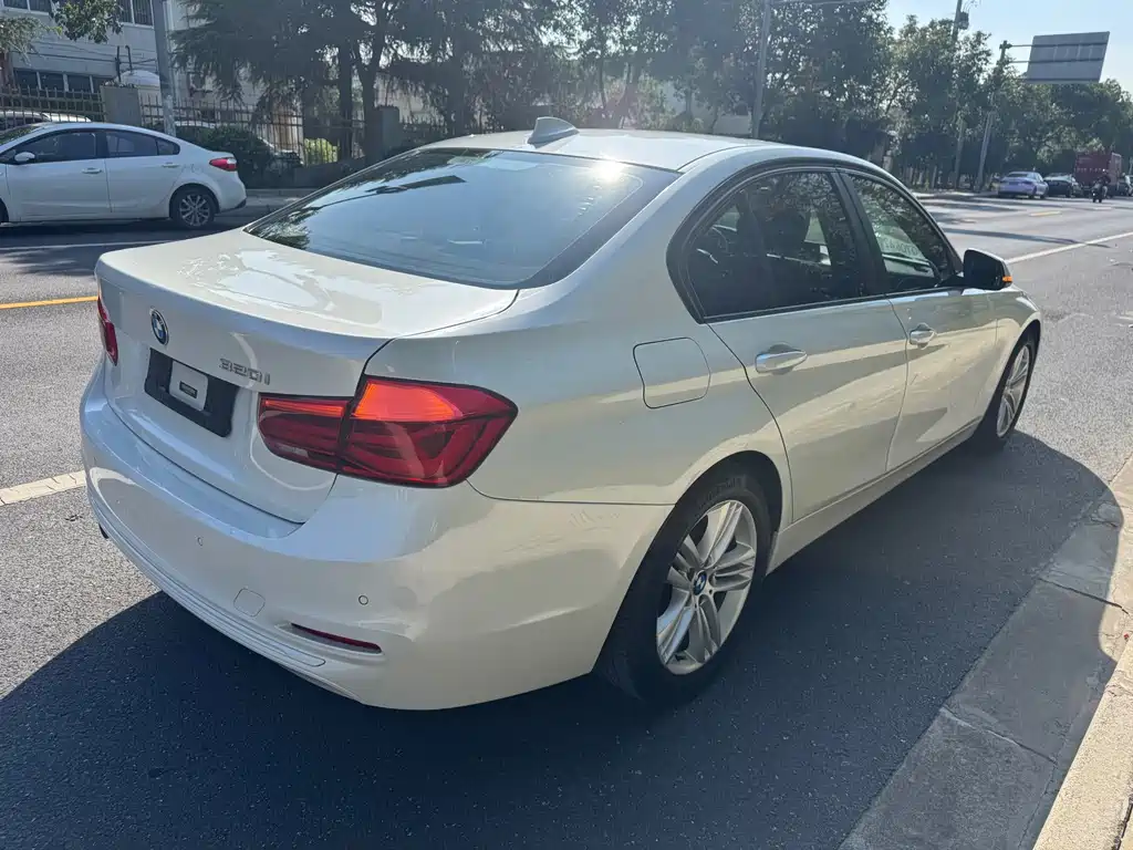 BMW 3 Series — миниатюра 11