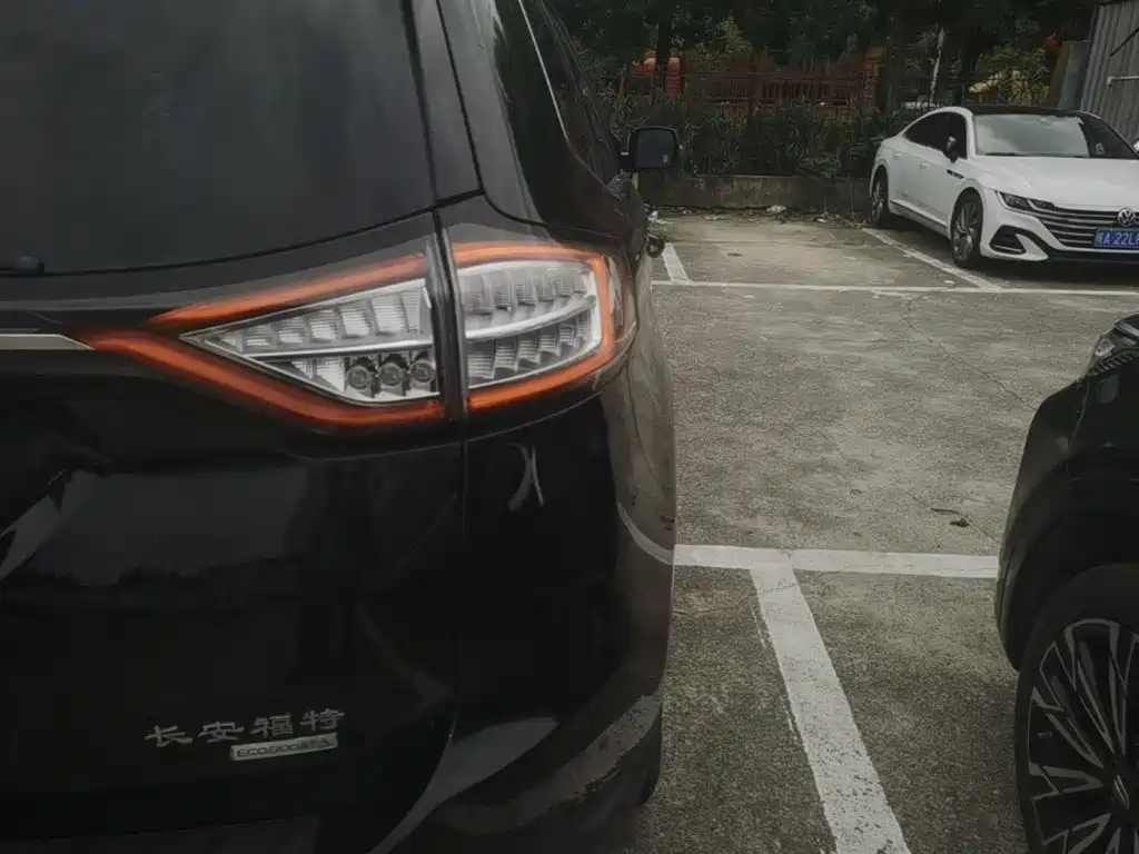 Ford Edge — миниатюра 8