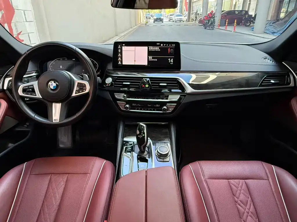 BMW 5 Series — миниатюра 7