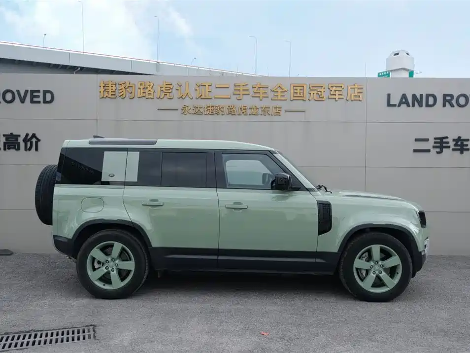 LAND ROVER DEFENDER