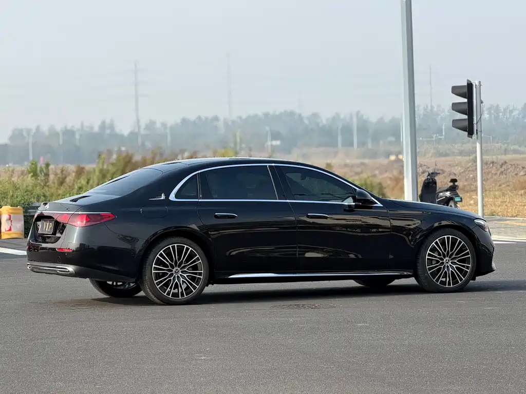 Mercedes-Benz E-Class — миниатюра 8