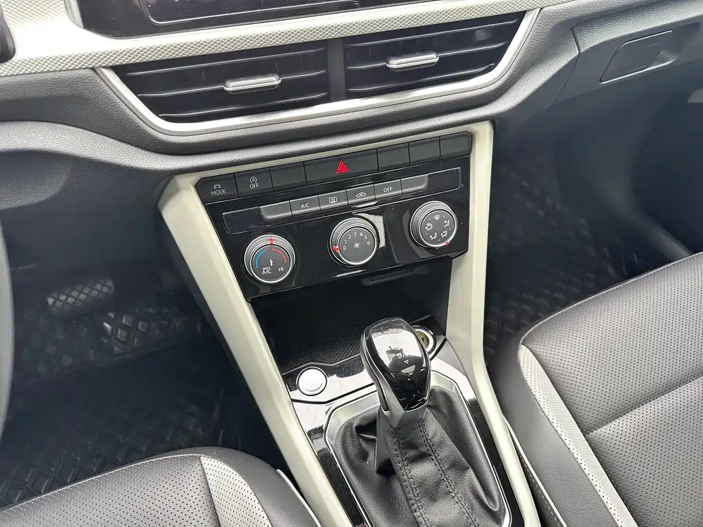 Volkswagen T-Roc — миниатюра 19