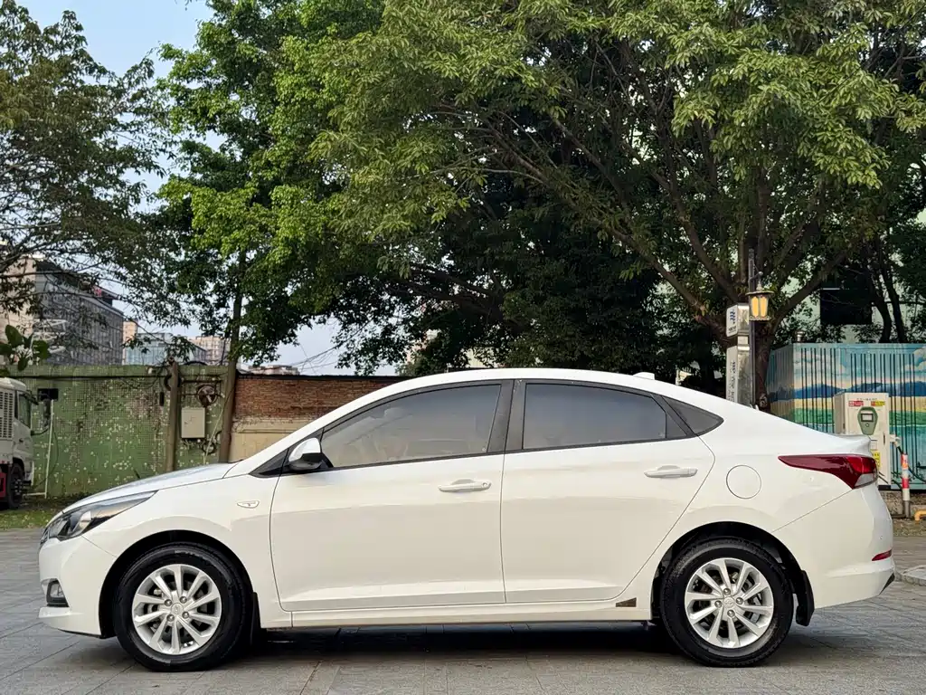 Hyundai Verna — миниатюра 5