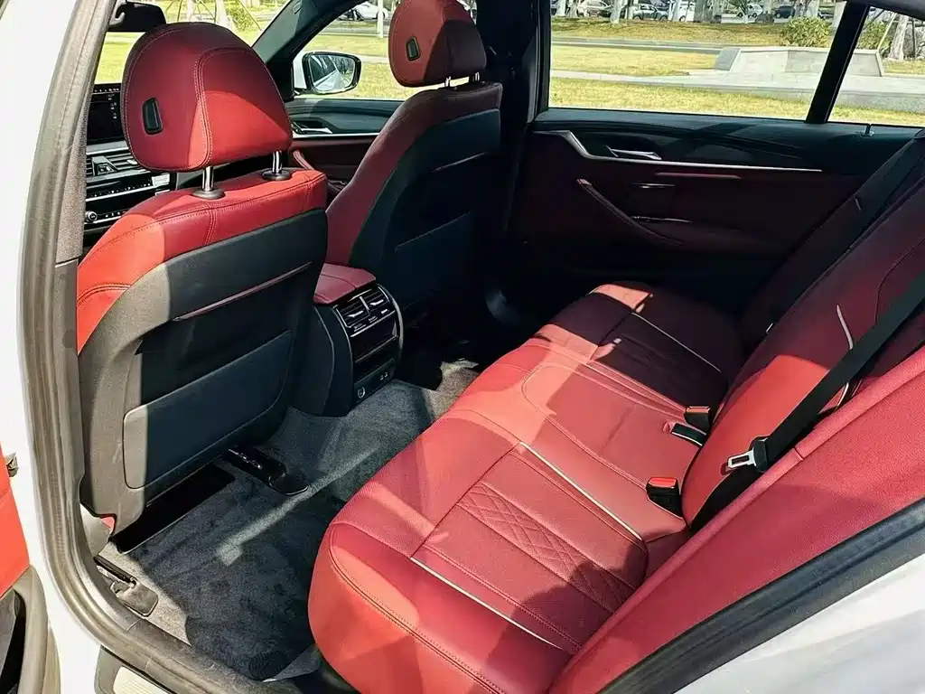 BMW 5 Series — миниатюра 8
