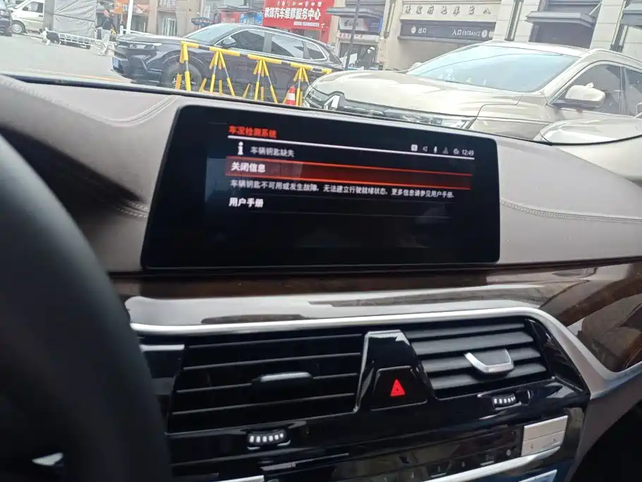 BMW 5 Series — миниатюра 13