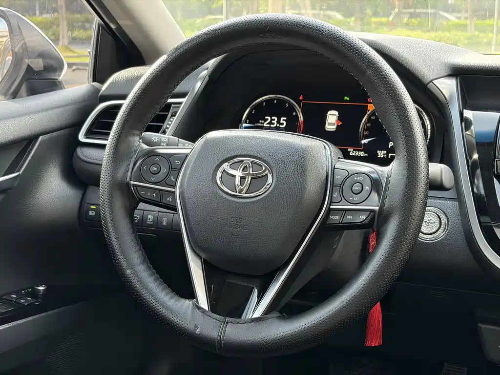 Toyota Camry — миниатюра 12