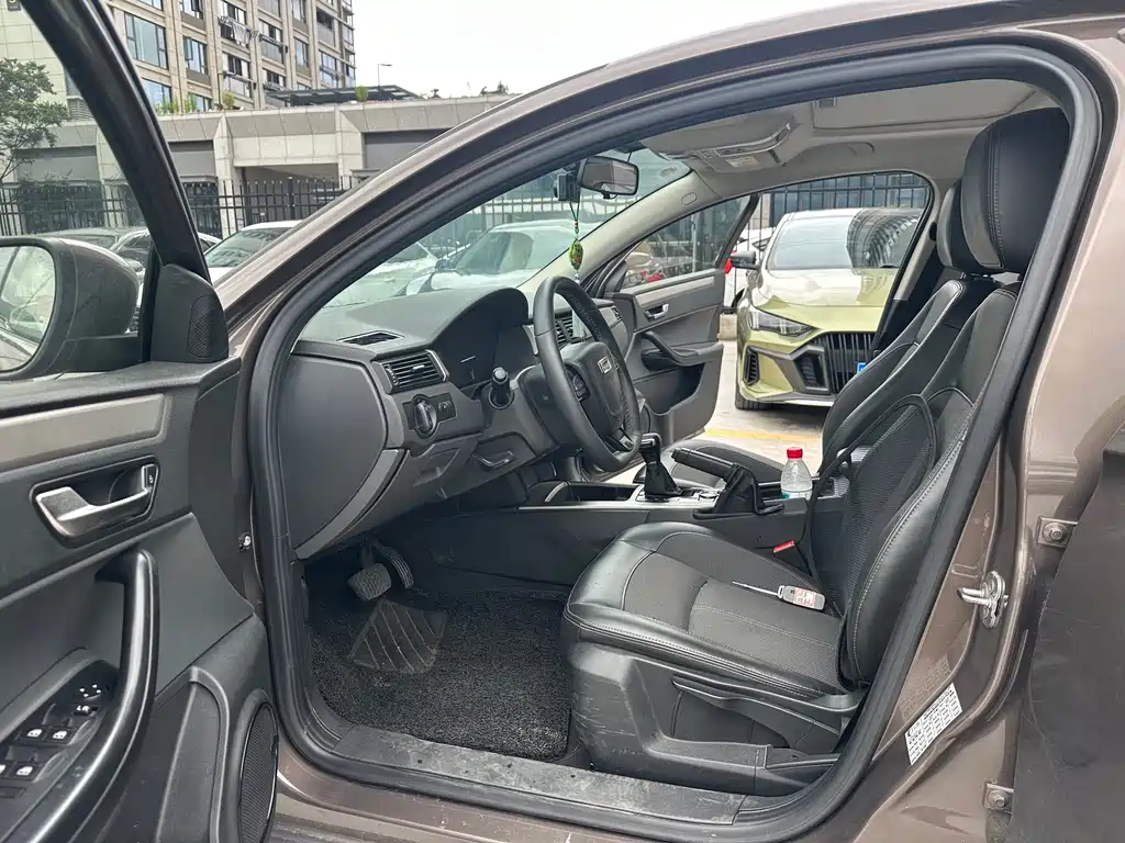 Qoros Qoros 3 — миниатюра 5