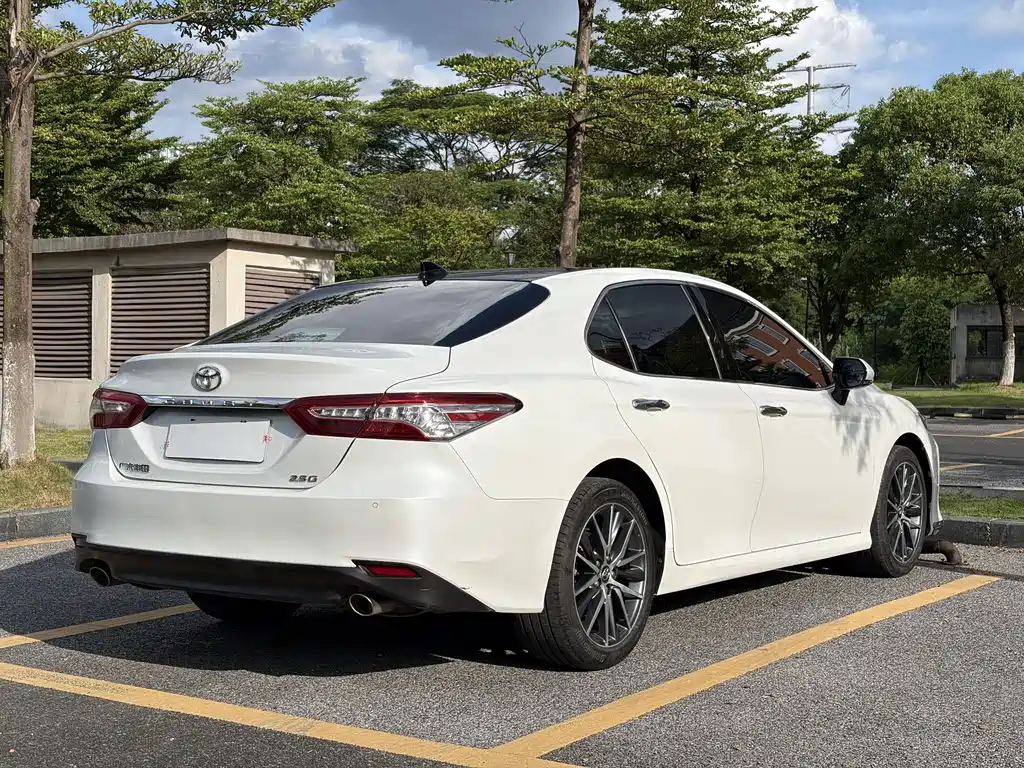 Toyota Camry — миниатюра 6