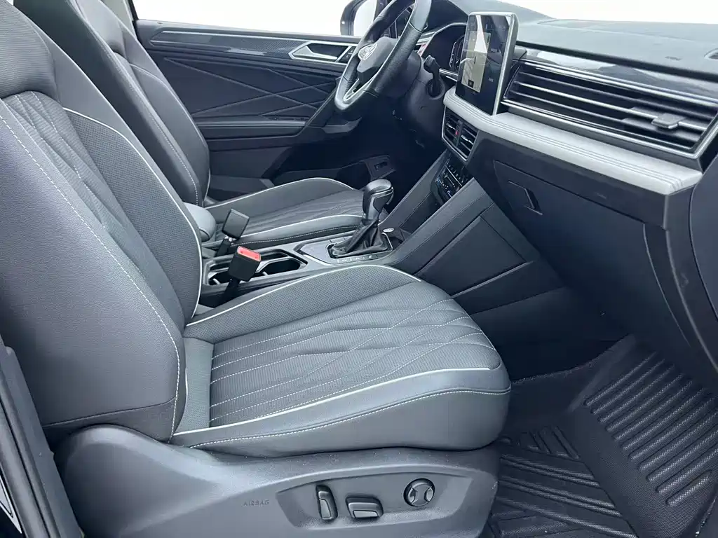 Volkswagen Tiguan L L 2023 330TSI AT R-Line