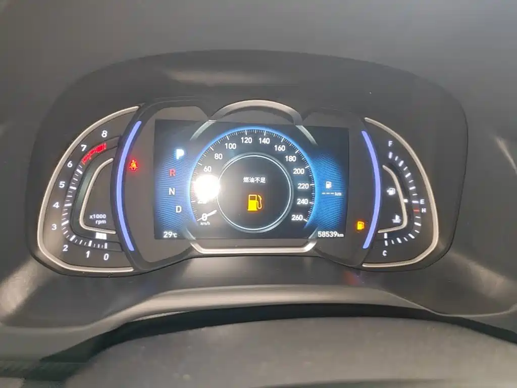 Hyundai Elantra — миниатюра 12