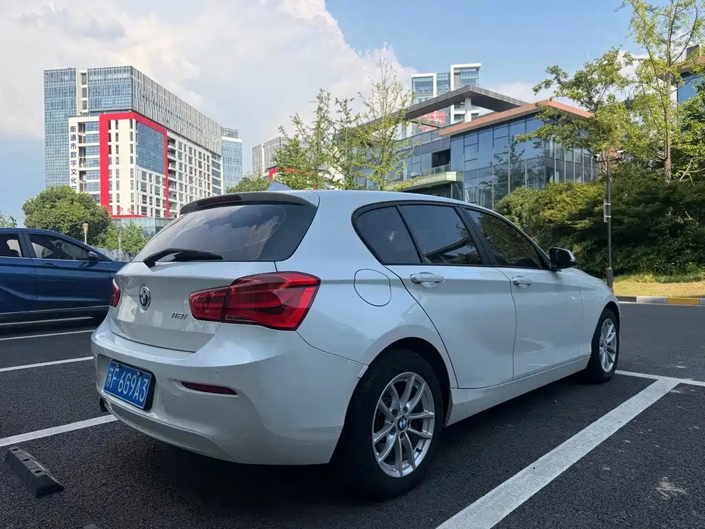 BMW 1 Series (Import) — миниатюра 4