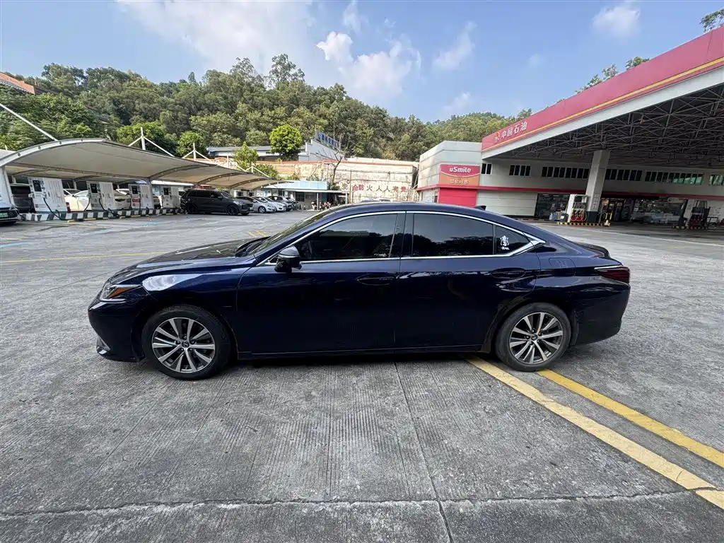 Lexus ES — миниатюра 3
