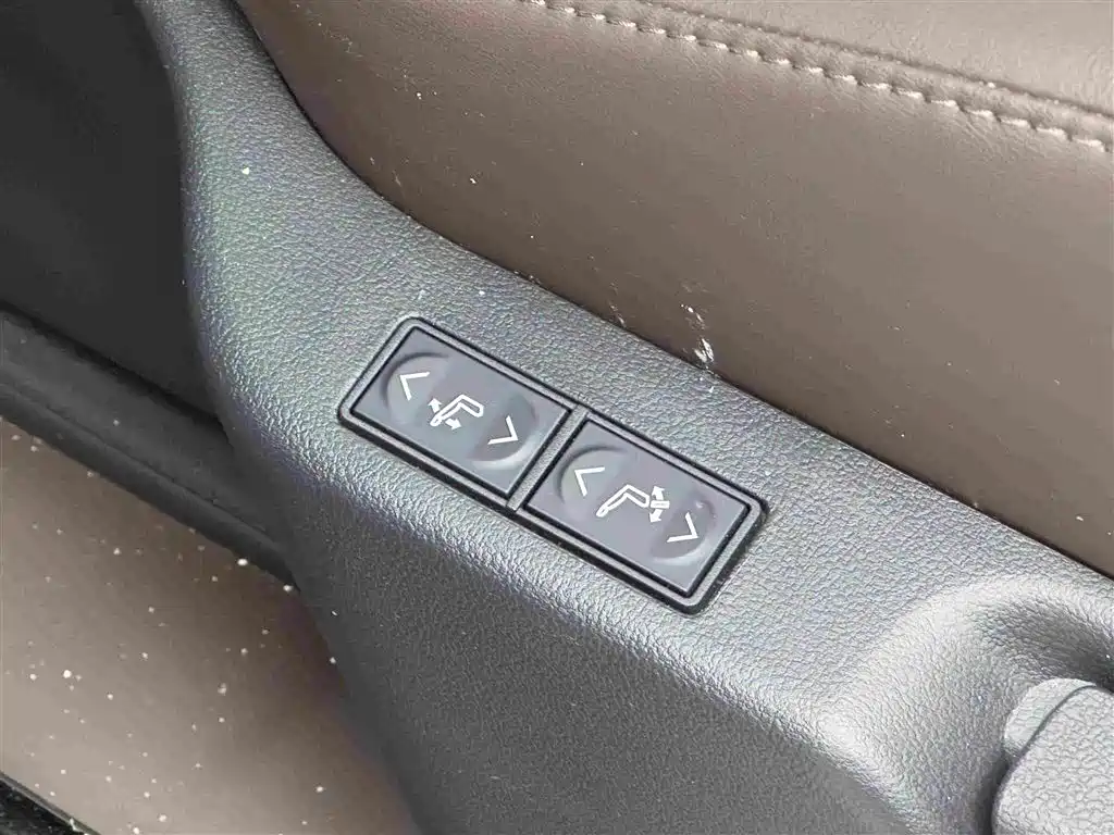 Toyota Granvia — миниатюра 11