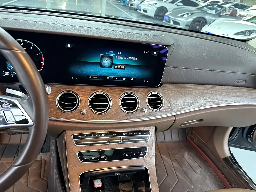 MERCEDES-BENZ E CLASS