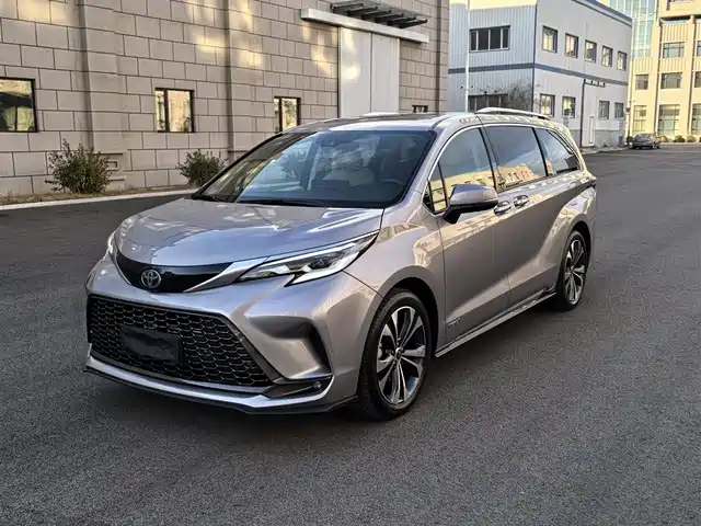TOYOTA GREVIA 2023