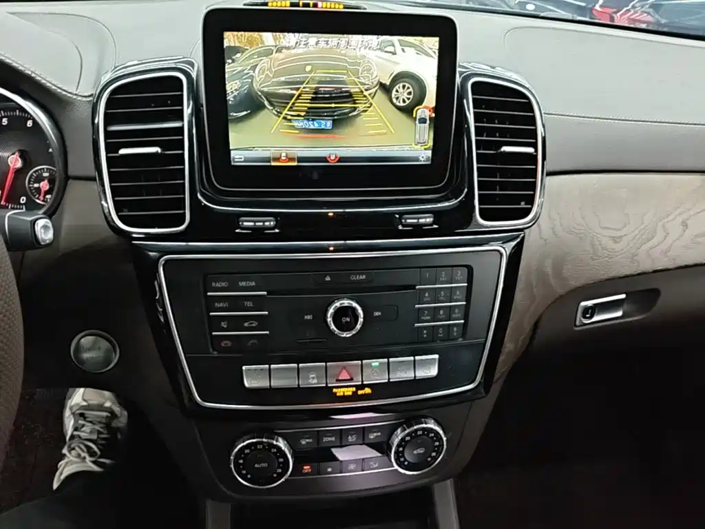 Mercedes-Benz GLE (Import) — миниатюра 13
