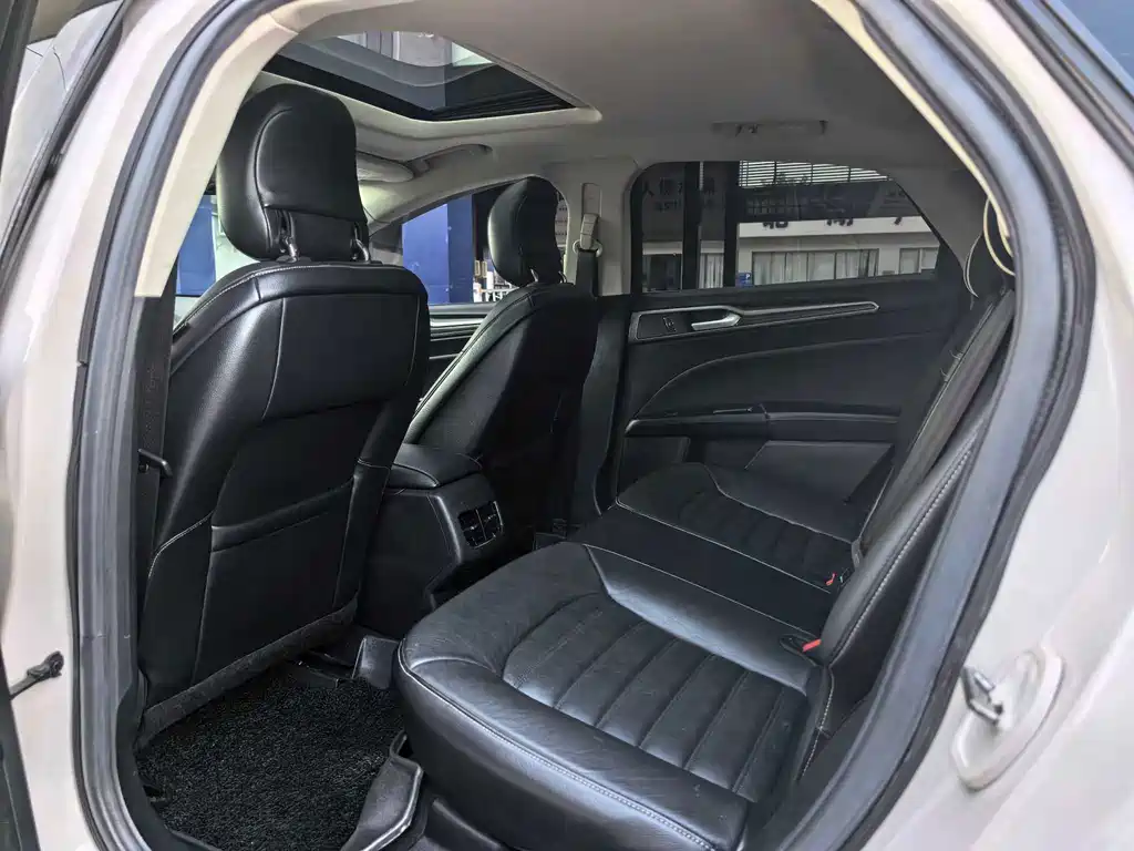 Ford Mondeo — миниатюра 11