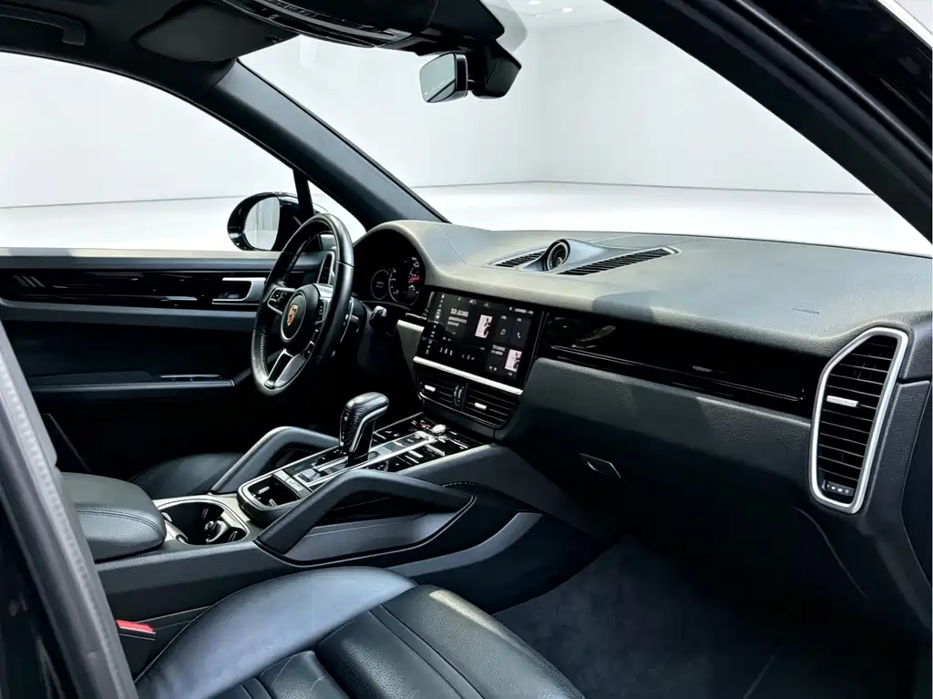 Porsche Cayenne — миниатюра 5