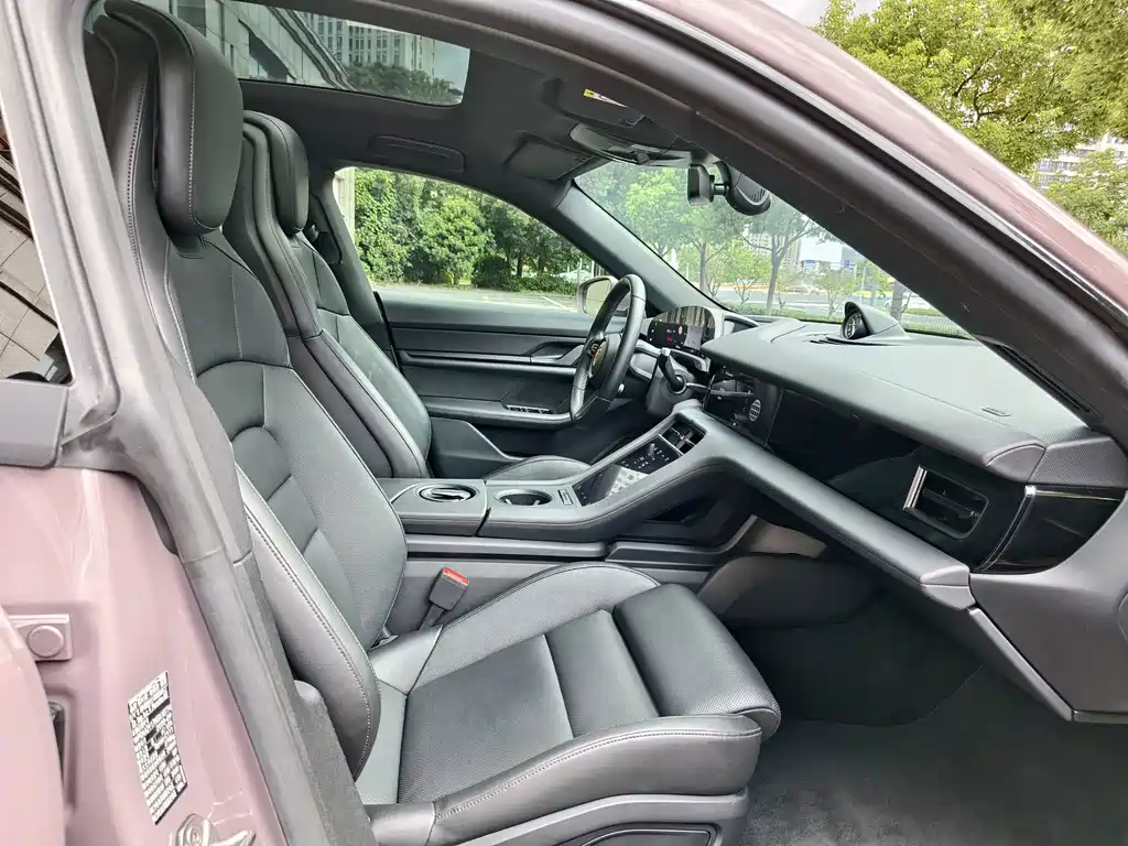 Porsche Taycan — миниатюра 8