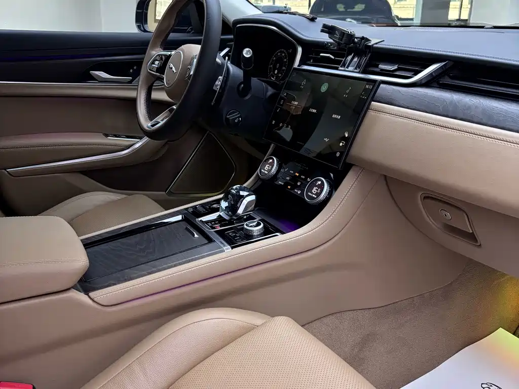 Jaguar XFL — миниатюра 9
