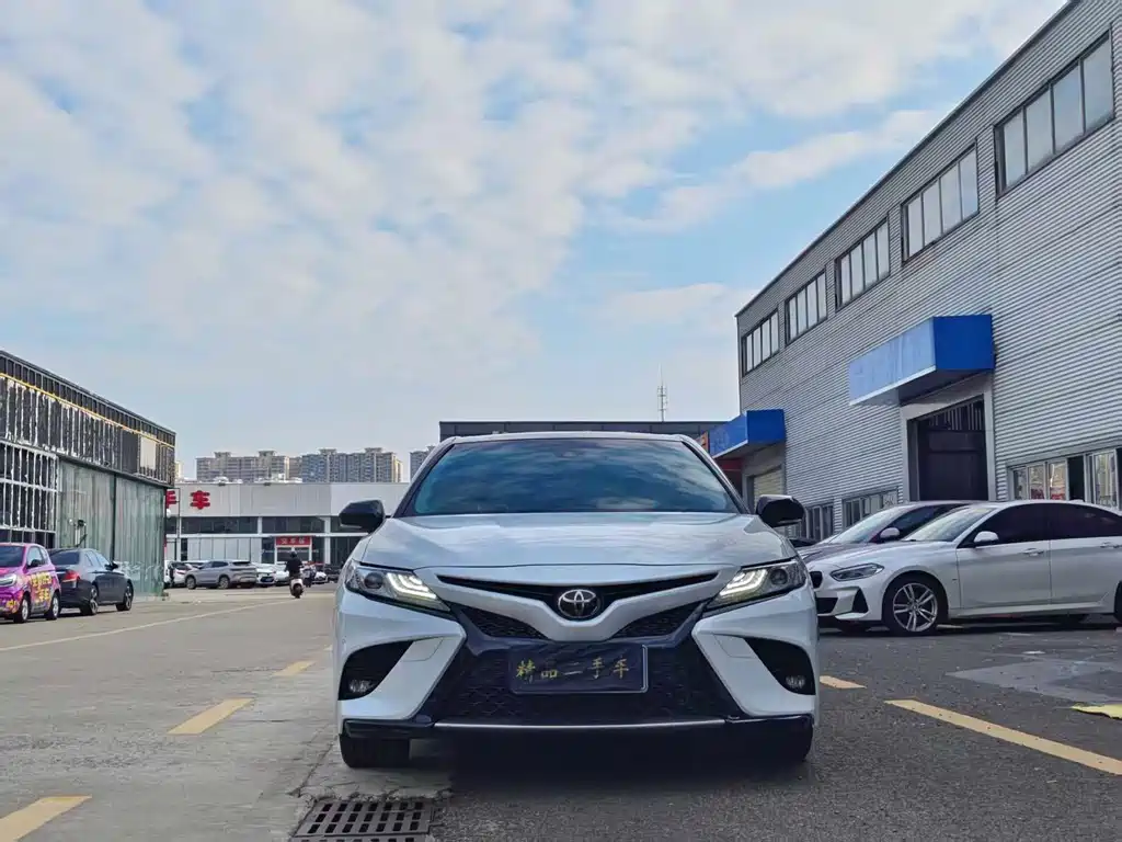 Toyota Camry — миниатюра 2