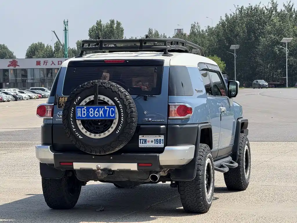 Toyota FJ Cruiser — миниатюра 7
