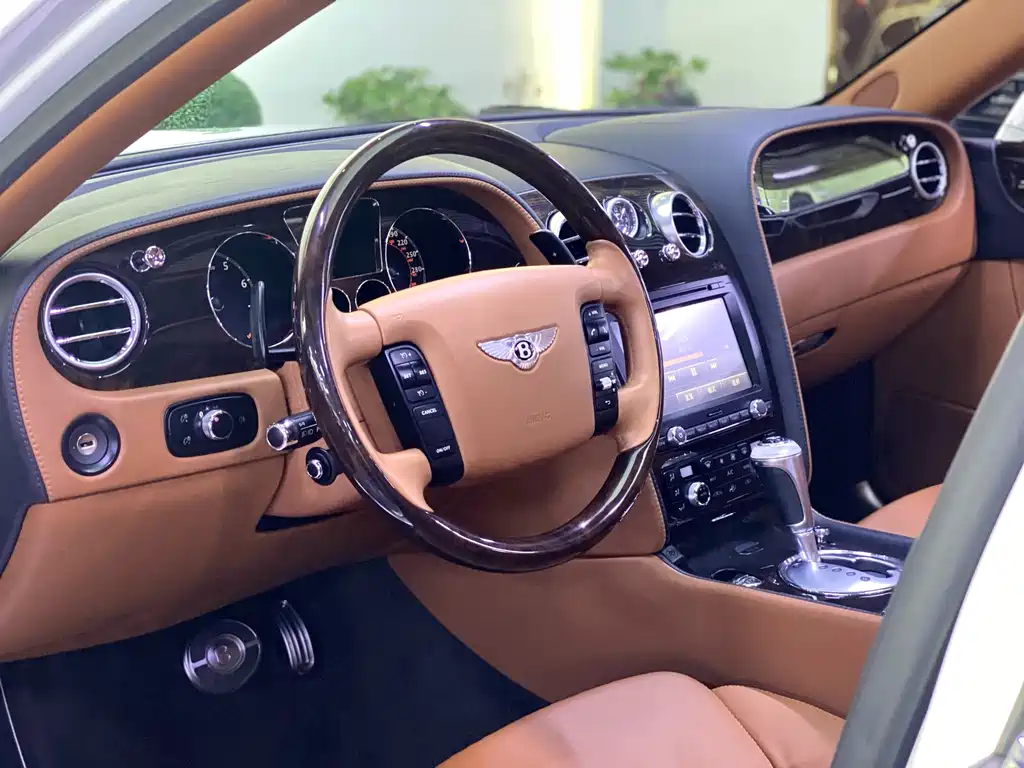 Bentley Flying Spur 2010 6.0T мест