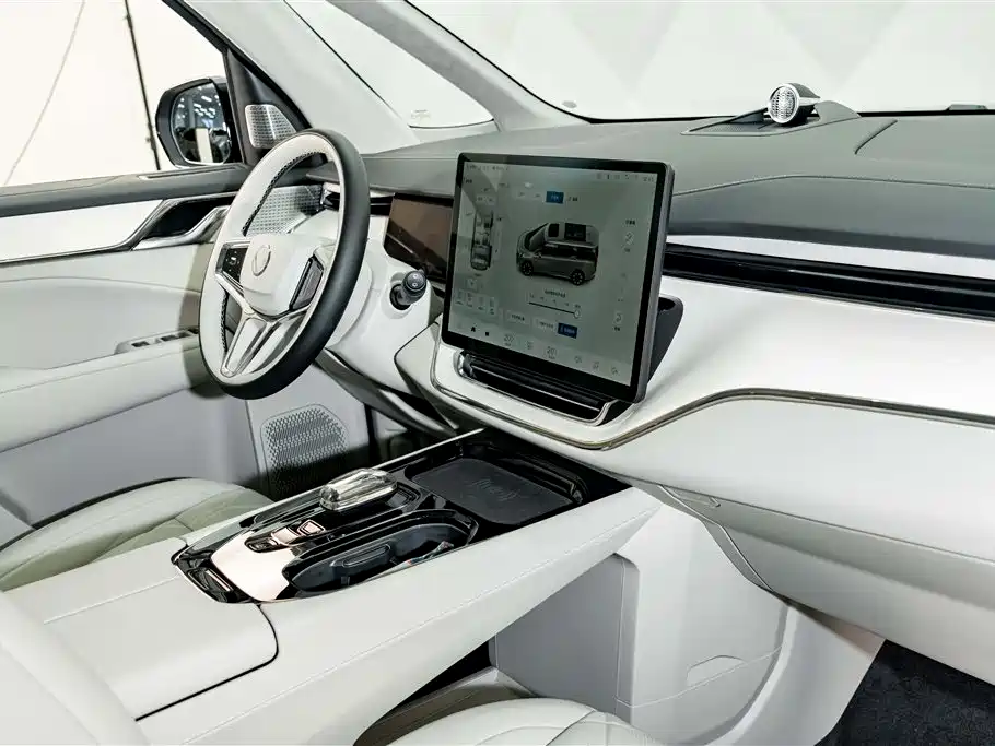 Volvo EM90 — миниатюра 22
