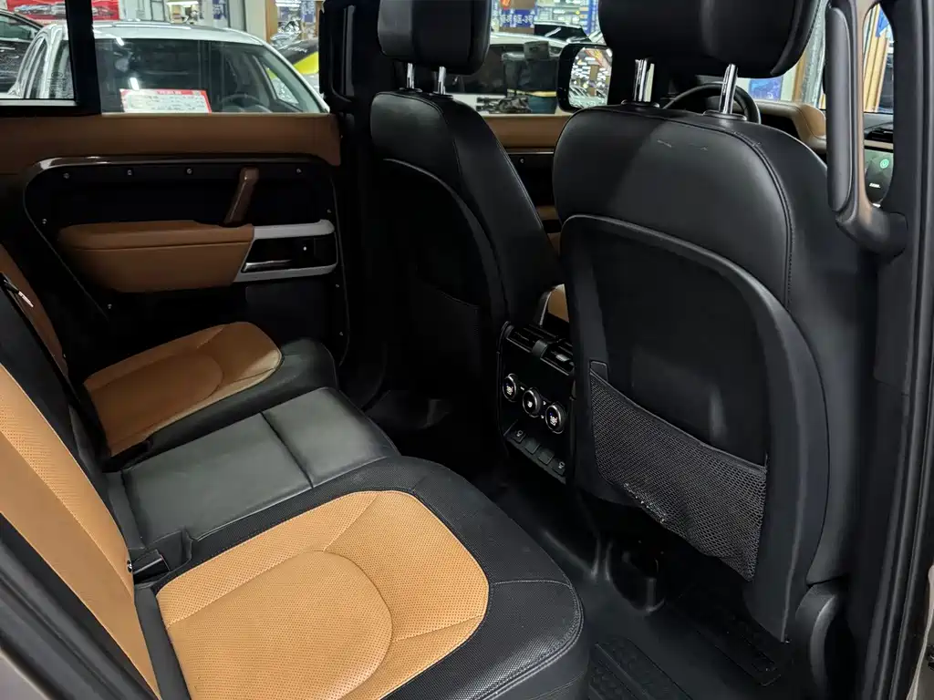 Land Rover Defender — миниатюра 7
