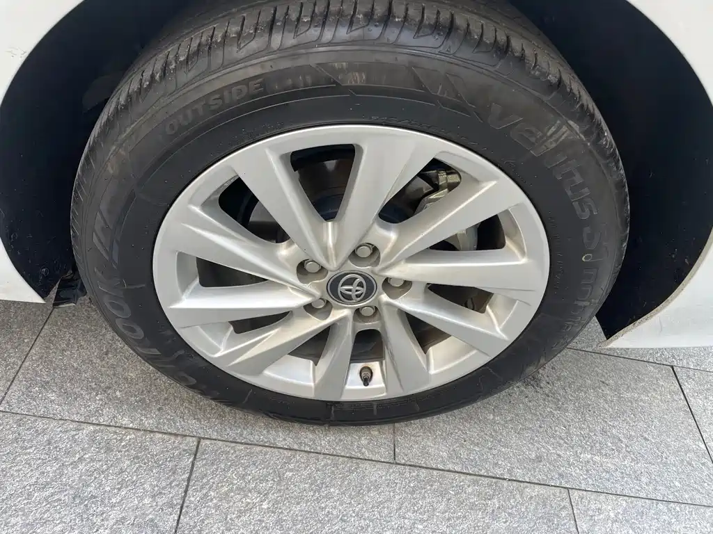Toyota Camry — миниатюра 20