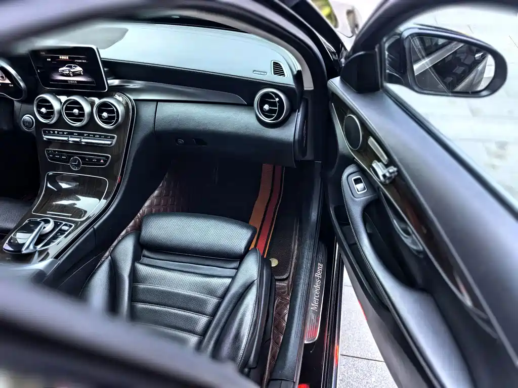 Mercedes-Benz C-Class — миниатюра 14